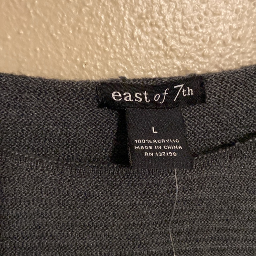 Womans sweater - Picture 2 of 2